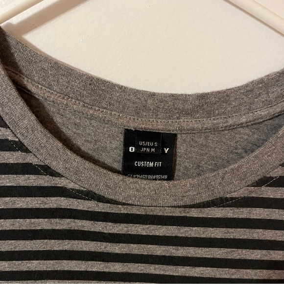 Oakley Men’s Gray & Black Striped Short Sleeve T-Shirt - Picture 3 of 4